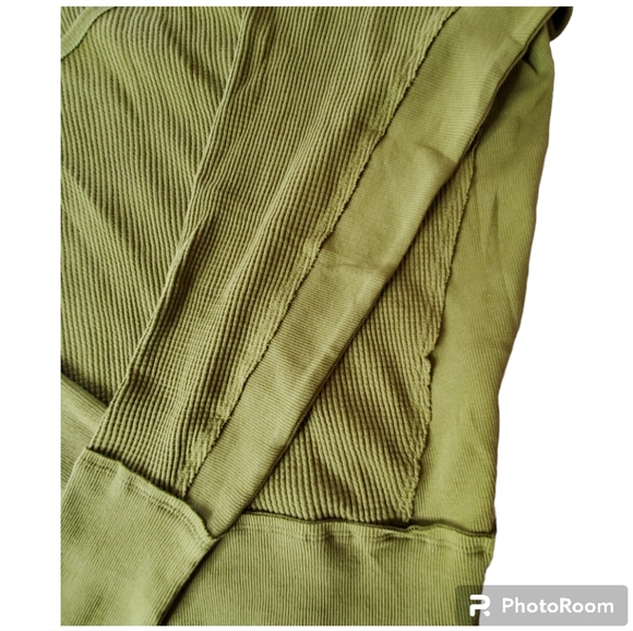 Free People SANTA CLARA THERMAL green v neck - Picture 4 of 5